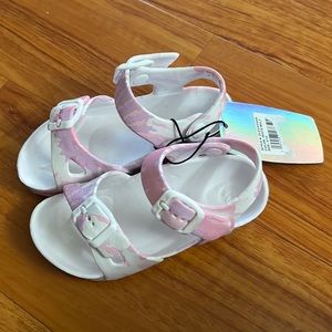Pink and white foam sandals NWT size 9/10